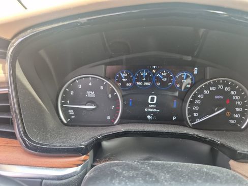 Used 2017 Cadillac XT5 Platinum w/ Driver Assist Package AWD/4WD image 4