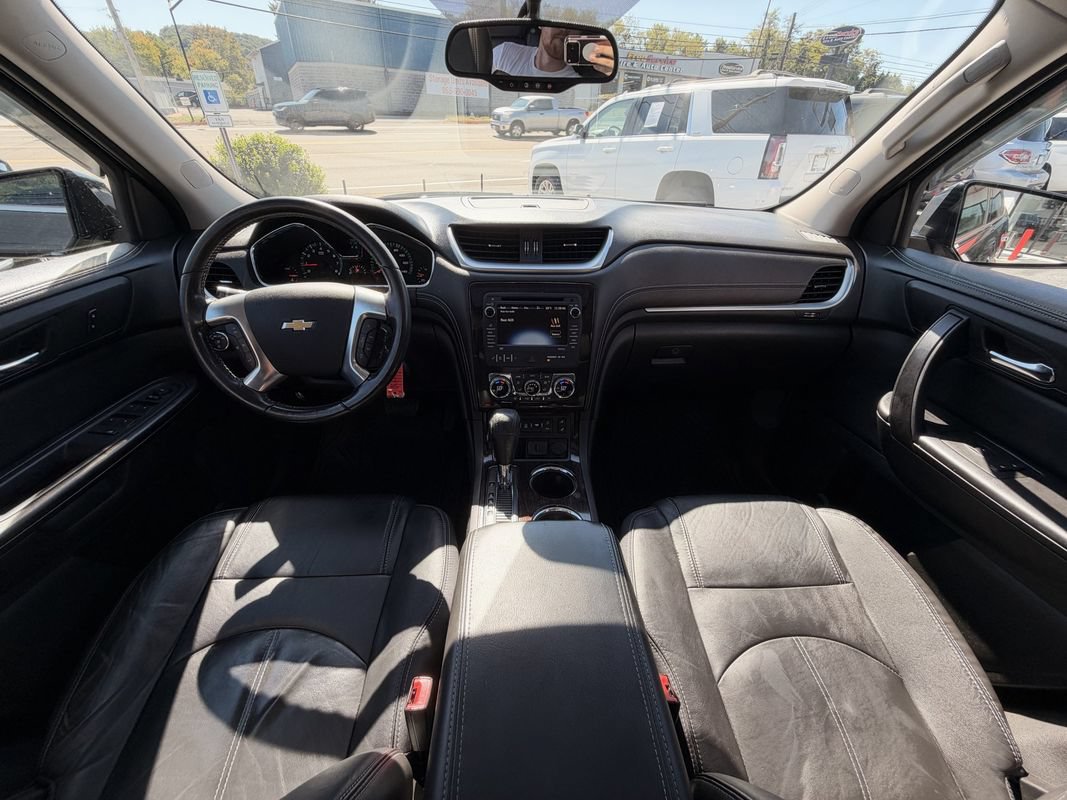 Used 2015 Chevrolet Traverse LT FWD image 21
