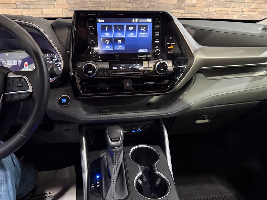 Used 2022 Toyota Highlander XLE AWD/4WD image 20