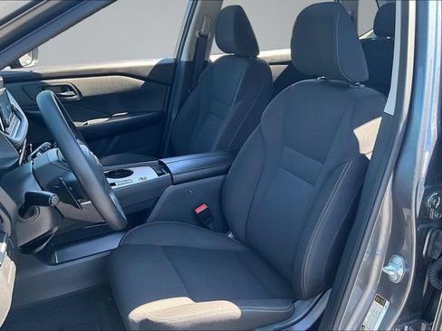 Used 2025 Nissan Rogue S FWD image 21