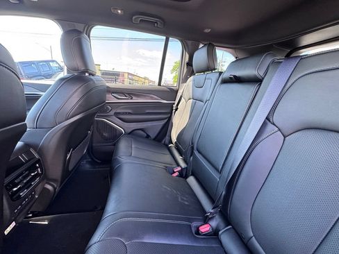 New 2026 Jeep Grand Cherokee Limited AWD/4WD image 16