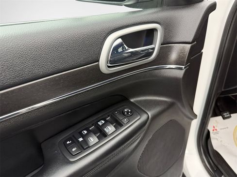 Used 2018 Jeep Grand Cherokee Limited image 14
