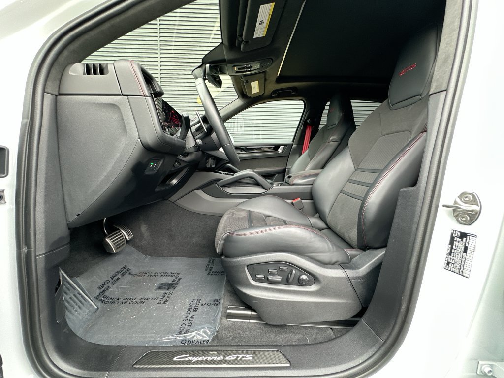 Certified 2025 Porsche Cayenne GTS AWD/4WD image 5