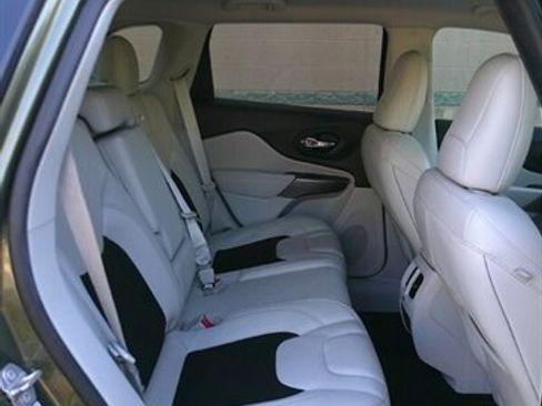 Used 2021 Jeep Cherokee Latitude Plus image 25