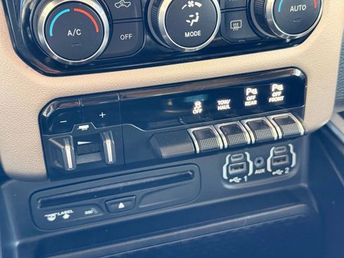 Used 2019 RAM 1500 Laramie AWD/4WD image 36