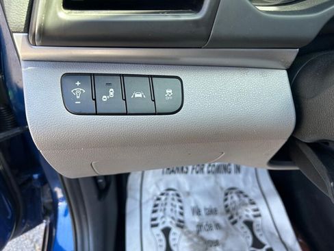 Used 2020 Hyundai Elantra SEL FWD image 40