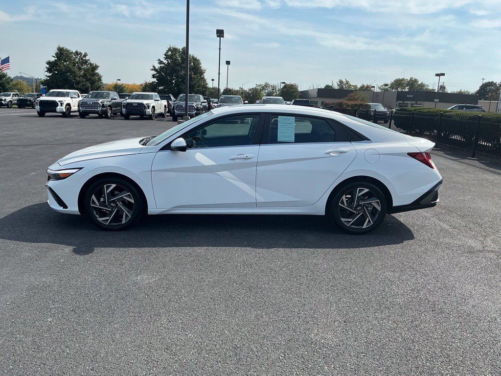 Certified 2026 Hyundai Elantra Limited FWD image 12