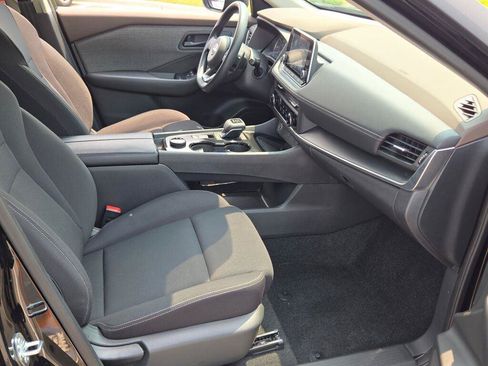 Used 2023 Nissan Rogue S AWD/4WD image 4