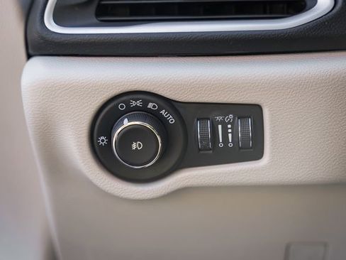 Used 2018 Chrysler Pacifica Touring Plus w/ Tire & Wheel Group image 43