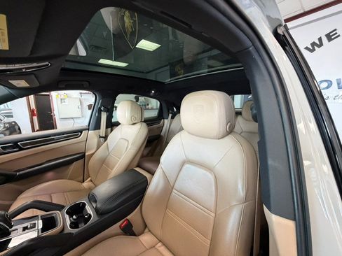 Used 2023 Porsche Cayenne Platinum Edition AWD/4WD image 22