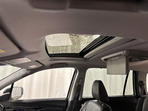 Certified 2017 Honda Pilot Touring image 27