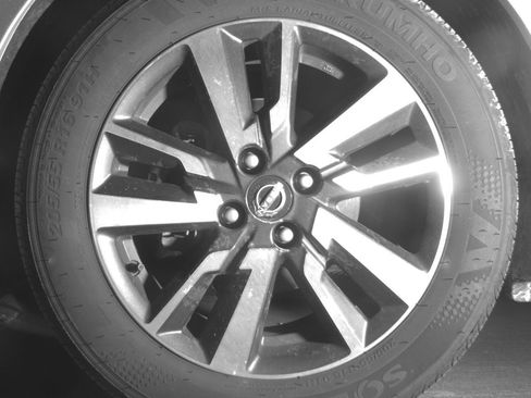 Used 2025 Nissan Versa SV image 12