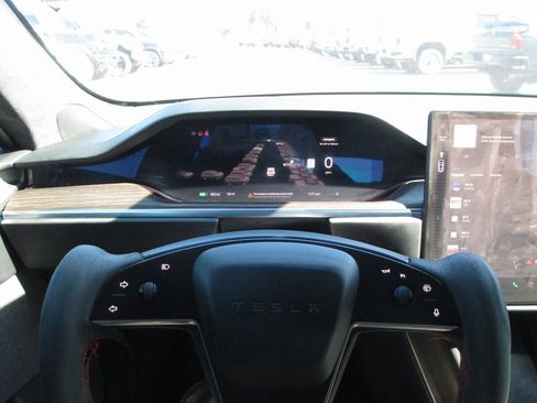 Used 2021 Tesla Model S Plaid image 24