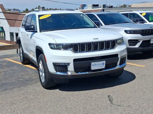 Used 2023 Jeep Grand Cherokee L Limited w/ Luxury Tech Group II AWD/4WD image 2