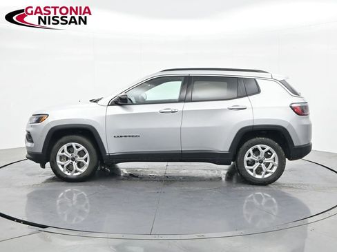 Used 2025 Jeep Compass Latitude AWD/4WD image 10