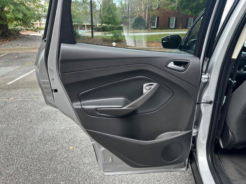 Used 2019 Ford Escape SE FWD image 17