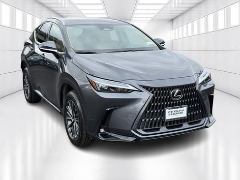 Certified 2023 Lexus NX 250 AWD image 3