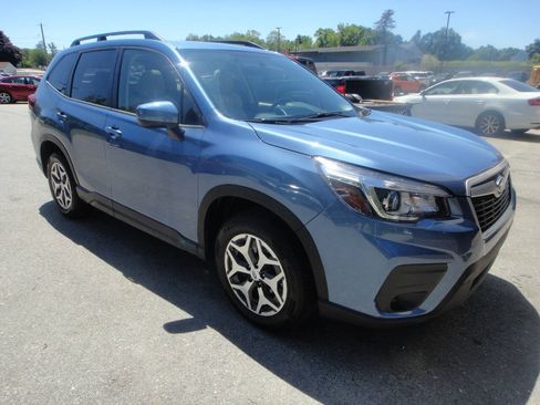 Used 2019 Subaru Forester Premium AWD/4WD image 3