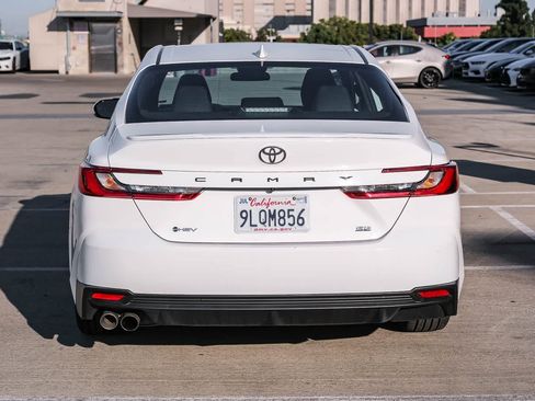 Used 2025 Toyota Camry SE FWD image 5