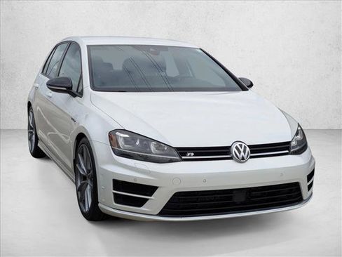 Used 2017 Volkswagen Golf 4-Door image 3