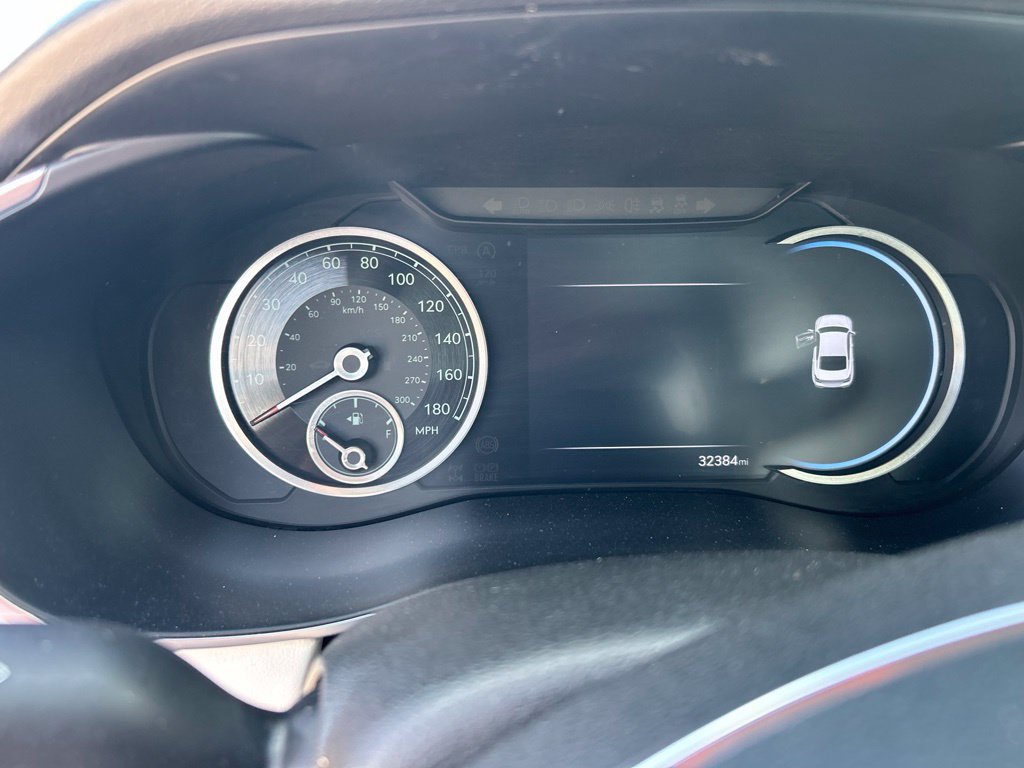 Used 2025 Genesis G70 2.5T RWD image 10