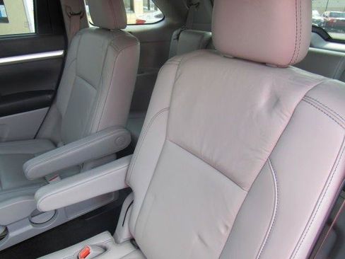 Used 2019 Toyota Highlander XLE AWD/4WD image 25