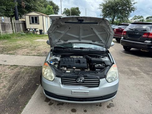 Used 2010 Hyundai Accent GLS FWD image 9