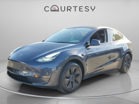 Used 2025 Tesla Model Y Long Range image 1