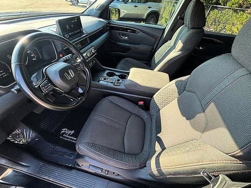 Used 2025 Honda Pilot Sport image 29