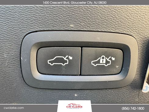 Used 2019 Volvo XC40 T5 Momentum AWD/4WD image 23