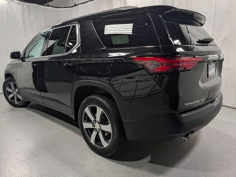 Used 2023 Chevrolet Traverse LT w/ LT Premium Package AWD/4WD image 7