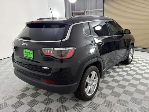 Used 2022 Jeep Compass Latitude FWD image 9