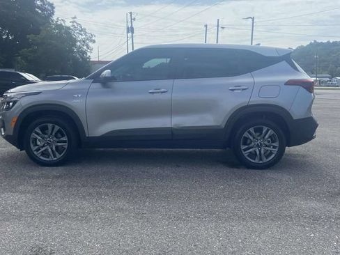 Used 2022 Kia Seltos LX AWD/4WD image 6