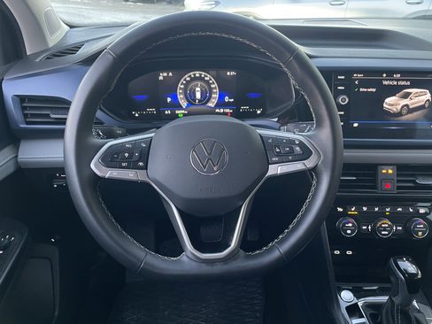 Certified 2024 Volkswagen Taos SE AWD/4WD image 9