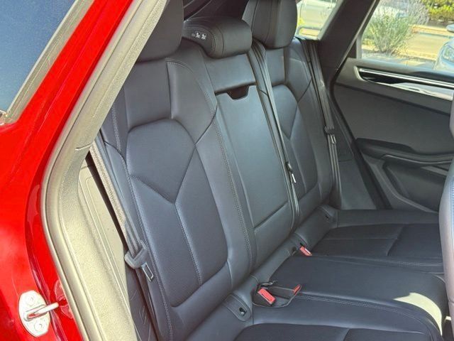 Used 2025 Porsche Macan AWD/4WD image 21