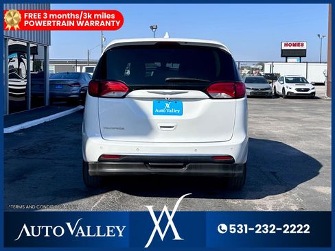 Used 2018 Chrysler Pacifica Touring Plus FWD image 7