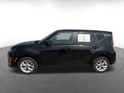 Used 2025 Kia Soul LX w/ LX Technology Package FWD image 9