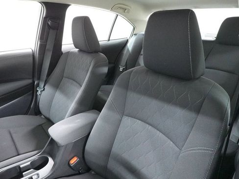 Used 2025 Toyota Corolla LE FWD image 11