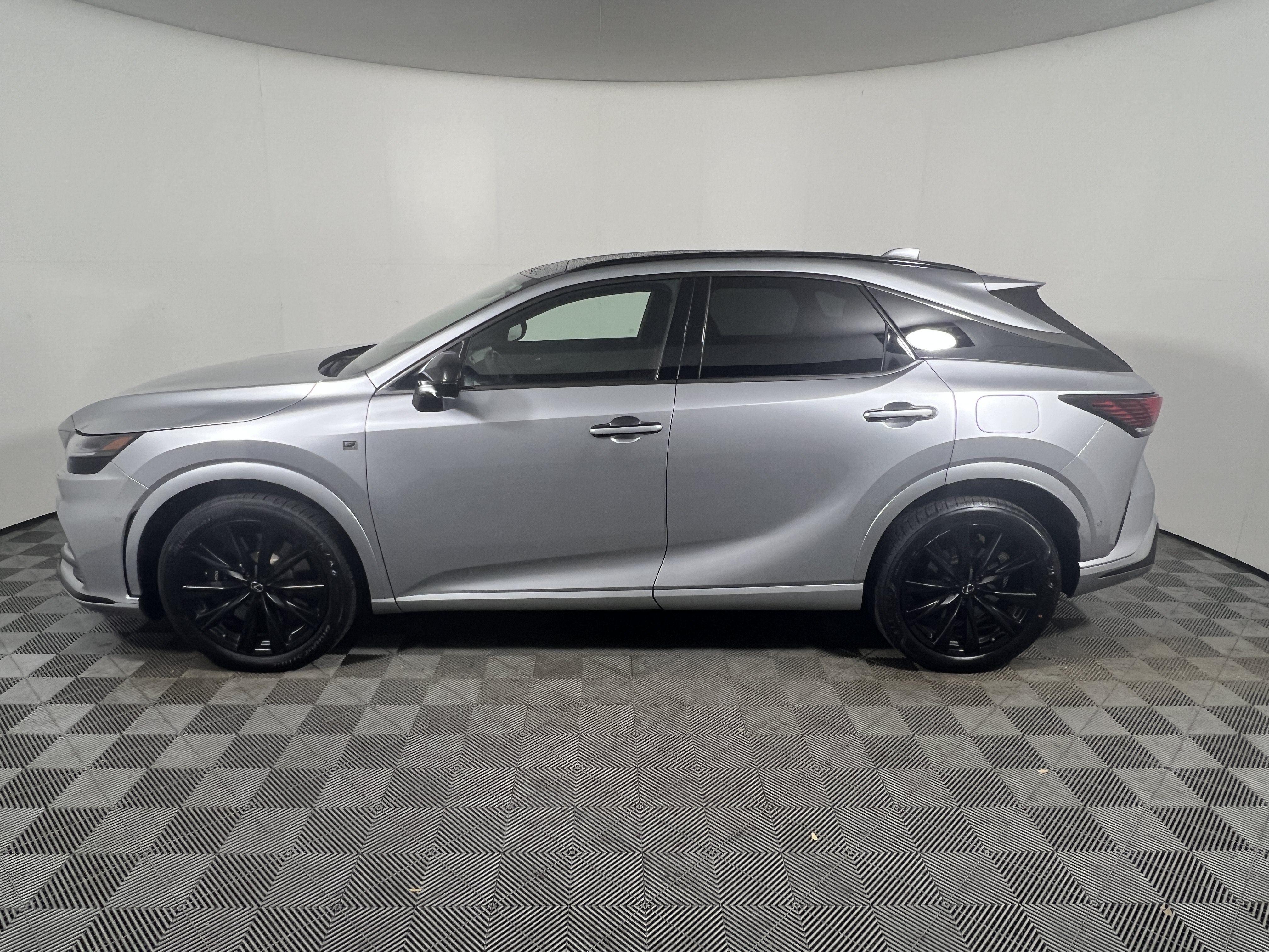 Used 2024 Lexus RX 500h F Sport w/ Convenience Package AWD/4WD image 4