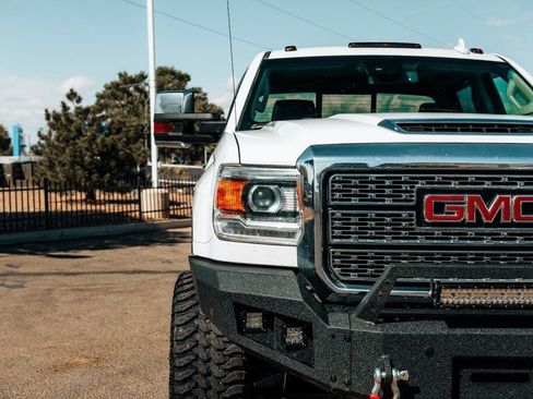 Used 2018 GMC Sierra 2500 Denali w/ Duramax Plus Package AWD/4WD image 9