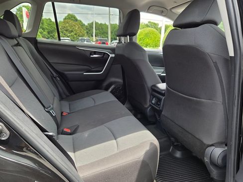 Used 2025 Toyota RAV4 XLE AWD/4WD image 16