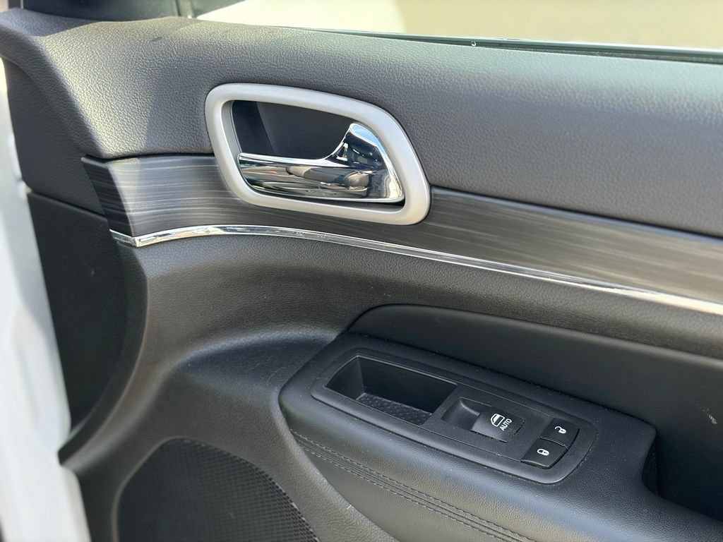 Used 2020 Jeep Grand Cherokee Limited AWD/4WD image 18