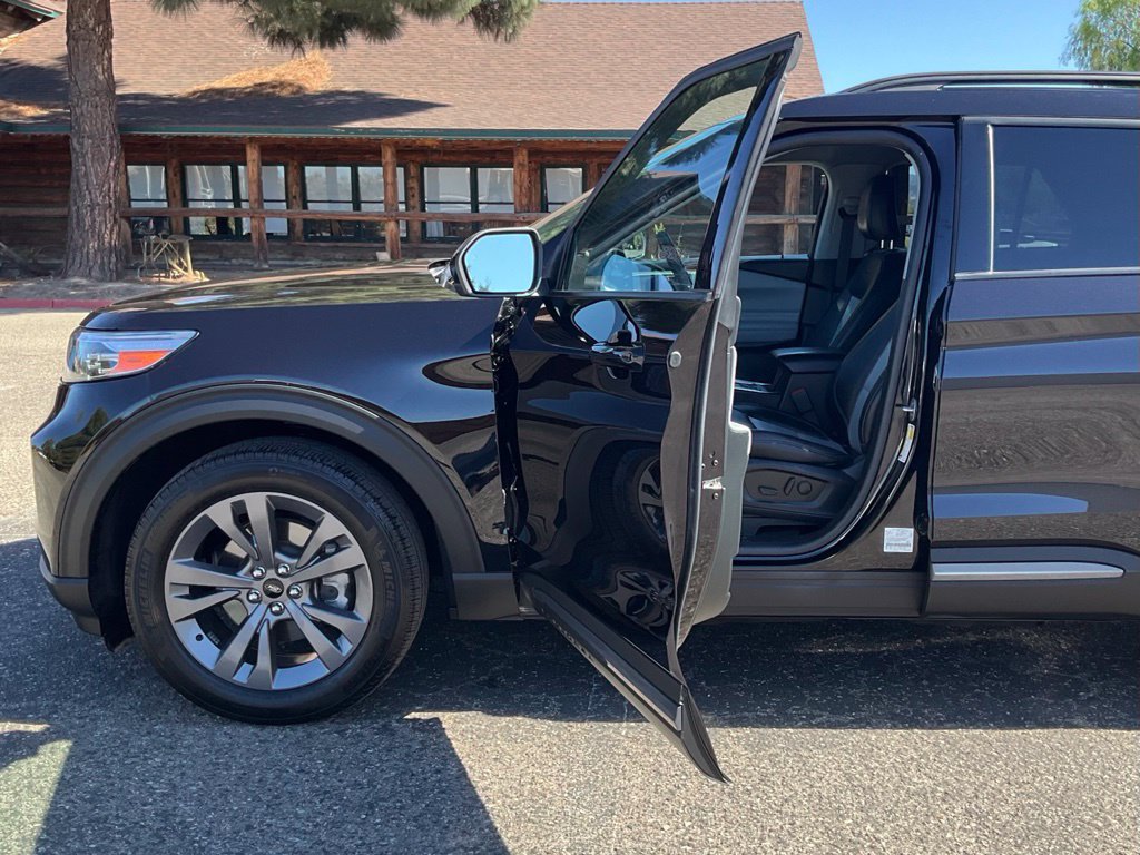 Used 2023 Ford Explorer XLT w/ Equipment Group 202A RWD image 39
