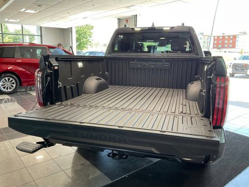 Used 2025 Toyota Tundra Platinum AWD/4WD image 5