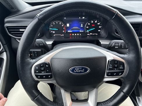 Used 2023 Ford Explorer XLT w/ Equipment Group 202A image 14
