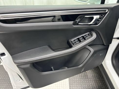 Used 2024 Porsche Macan AWD/4WD image 10