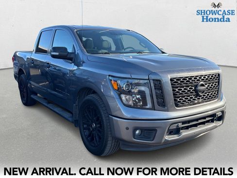 Used 2019 Nissan Titan SV w/ SV Convenience Package image 6