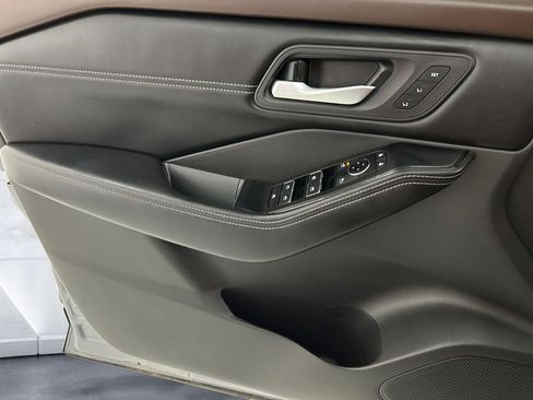 Used 2023 Nissan Rogue SL w/ SL Premium Package FWD image 12