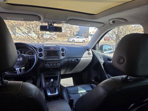 Used 2011 Volkswagen Tiguan SE image 4