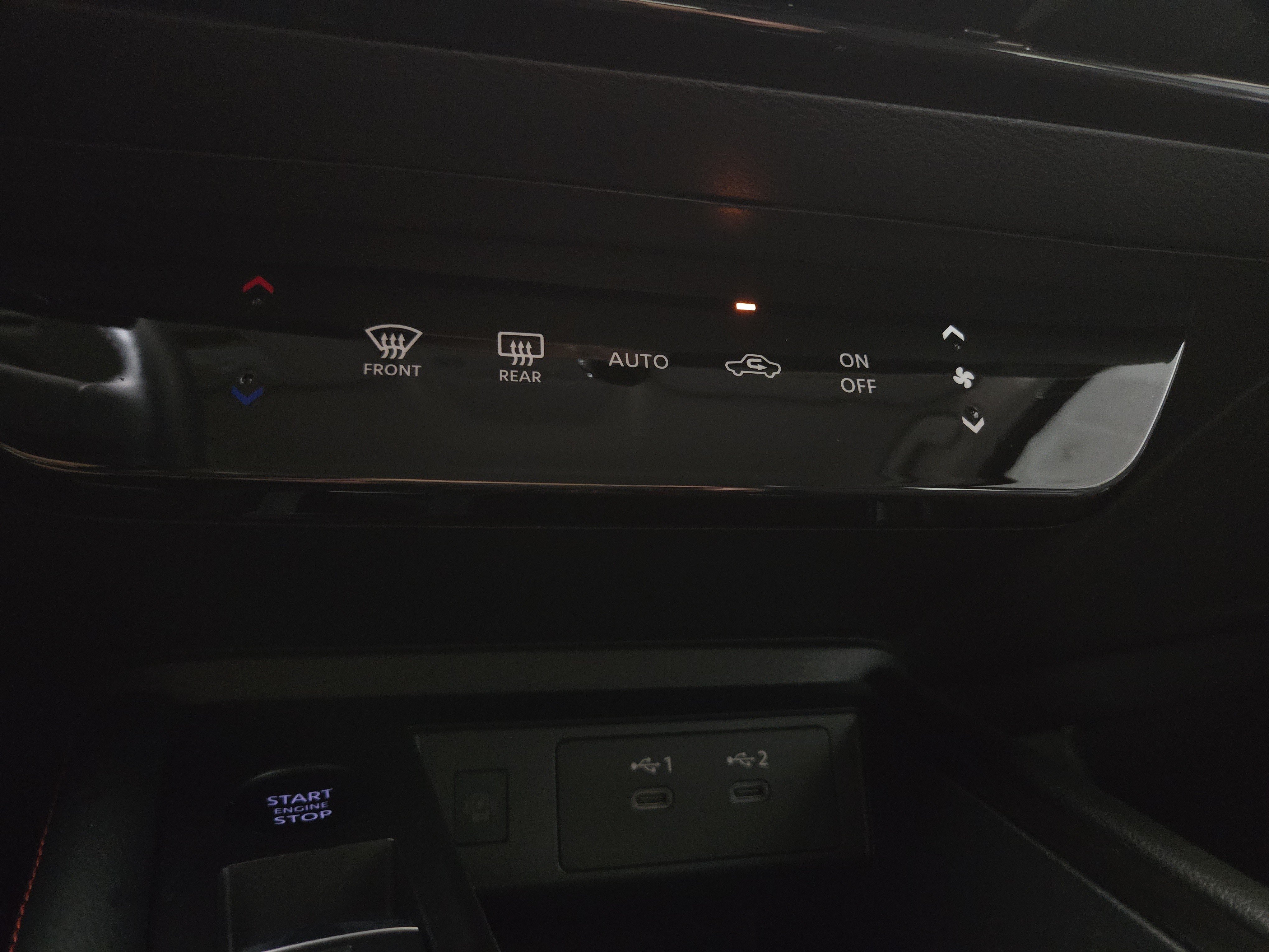 Used 2025 Nissan Kicks SR AWD/4WD image 26